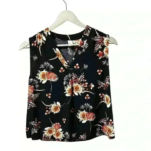 Boutique Floral Navy Tank in XS - Picture 1 of 3